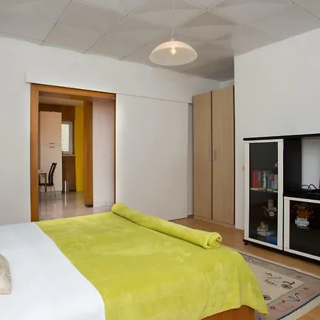 Apartment Sanja Kuciste